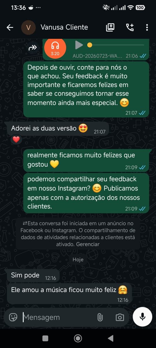 Conversa de WhatsApp em que a cliente Vanusa diz que adorou as duas versões da música, que a pessoa presenteada amou, e autoriza a publicação do feedback.